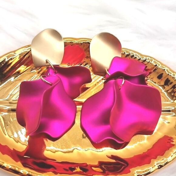 NEW Zara PINK ROSE PETAL EARRINGS - Picture 1 of 12